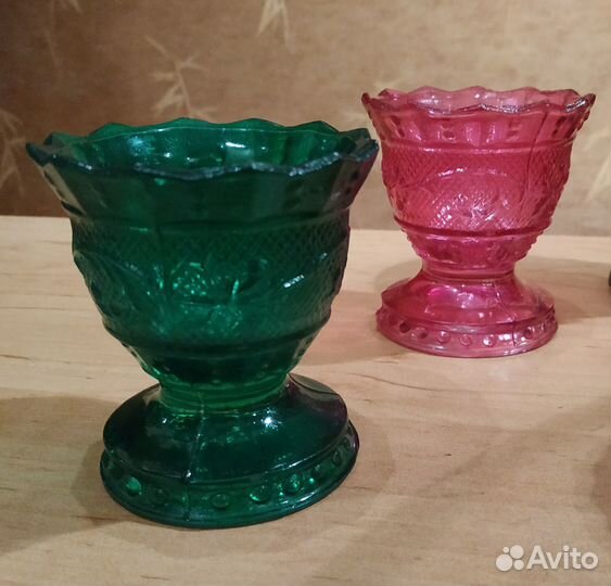 Старинные подсвечники или лампады на ножках