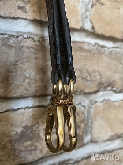 Плечевой кожаный черный ремень Louis Vuitton