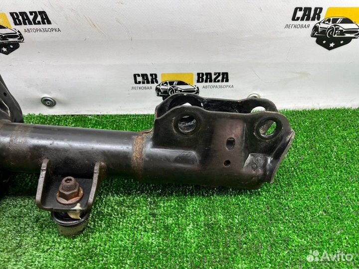 Стойка переднего амортизатора правая R Toyota RAV4