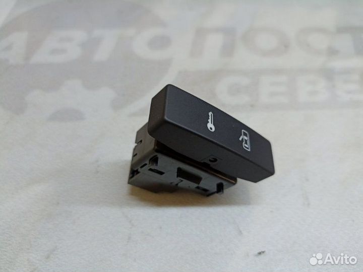 Кнопка центрального замка Volkswagen Touareg 7L