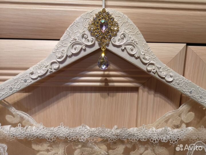 Плечики для платья невесты