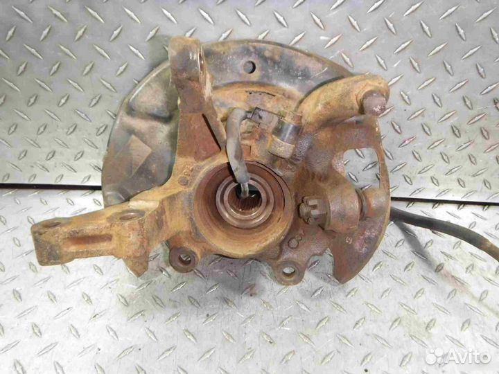 Кулак поворотный передний правый Nissan Maxima