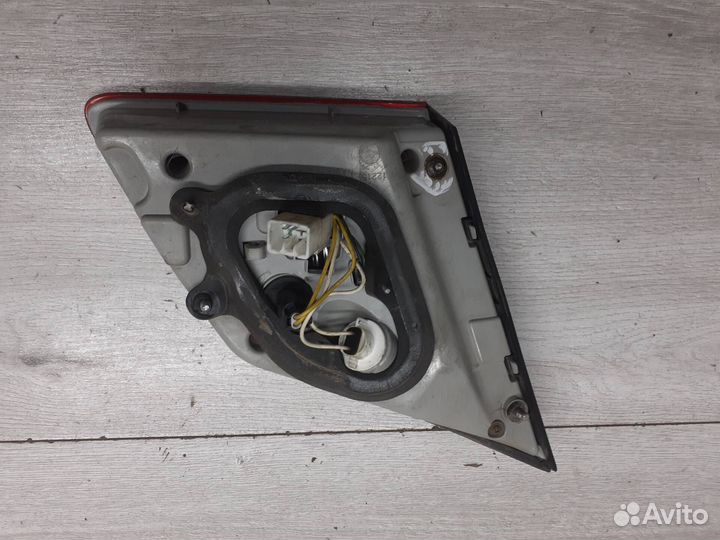 Фонарь задний правый внутренний Hyundai Genesis