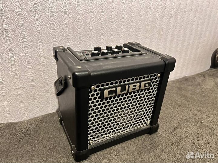 Гитарный комбоусилитель Roland Micro Cube GX. 2Вт