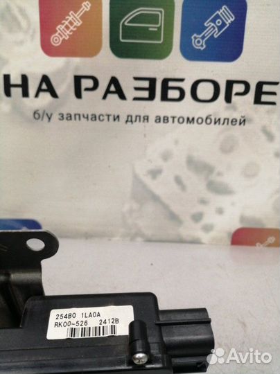 Блок управления дверьми передний правый Infiniti