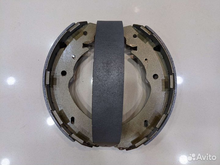 Колодки тормозные задние барабанные MMC L200 KB4T