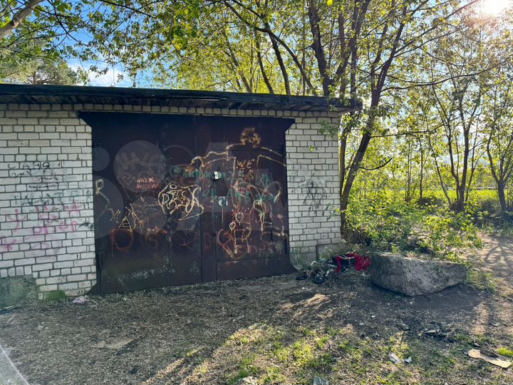 Гараж, > 30 м²