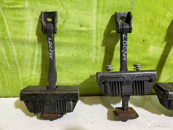 Замок ограничитель двери Land Rover Range Rover 3