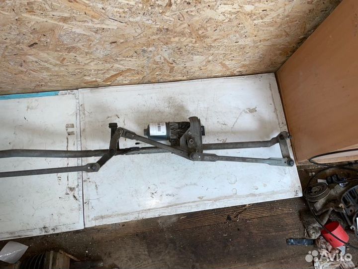 Трапеция стеклоочистителей в сборе передняя