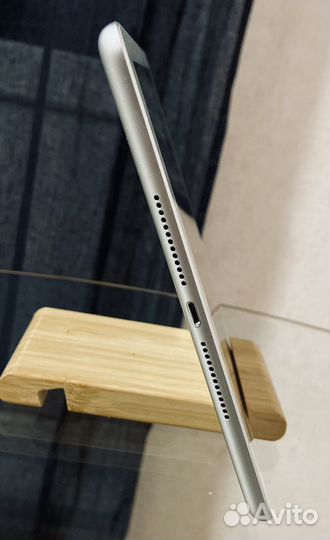 Apple iPad (5-го поколения) 2017 Silver 32Gb