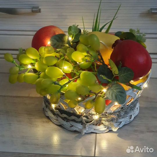 Светящаяся корзиночка с фруктами