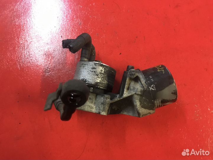 Кронштейн масляного фильтра Nissan Navara D40