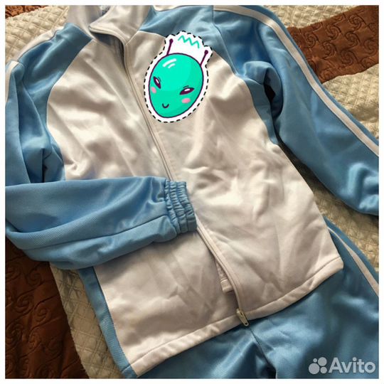 Продам спортивные костюмы б/у 8 штук