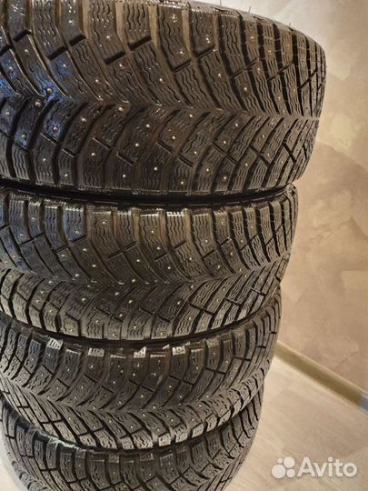 Michelin X-Ice North 4 215/55 R17