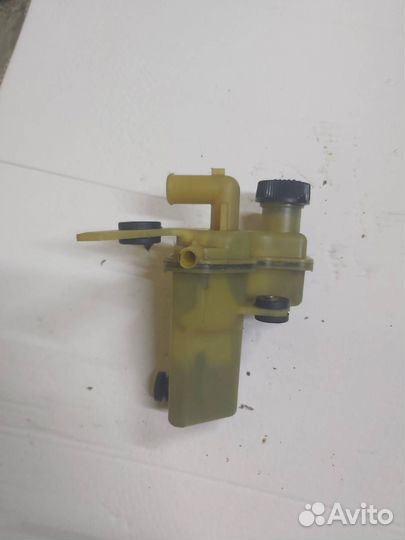 Бочек гидроуселителя Mazda 3 BK рест. 2006