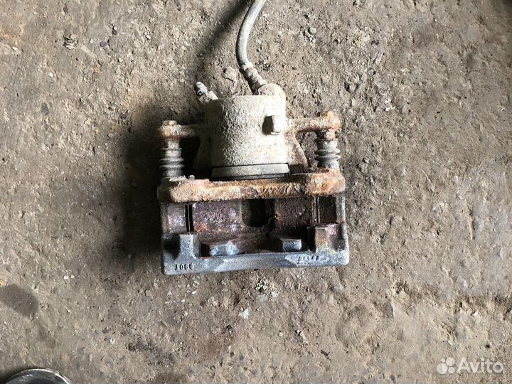 Nissan almera g15 Суппорт