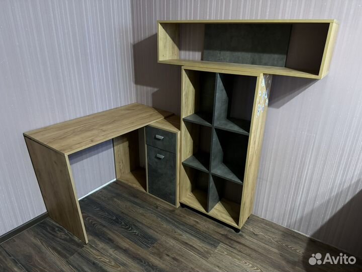 Письменный стол