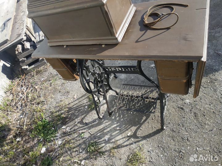 Швейная машинка Зингер ножная