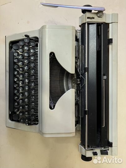 Печатная пишущая машинка портативная 