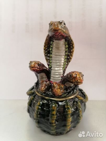 Шкатулка змея со змеятами символ года