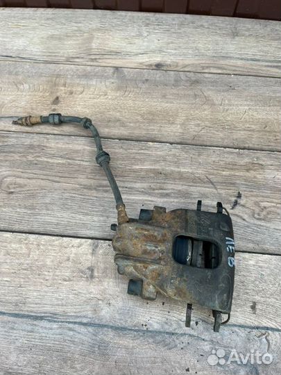 Тормозной суппорт передний левый Ford Focus 1