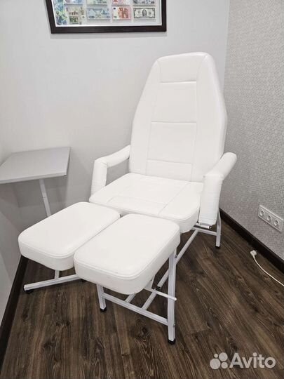 Кресло для педикюра подставка и столик