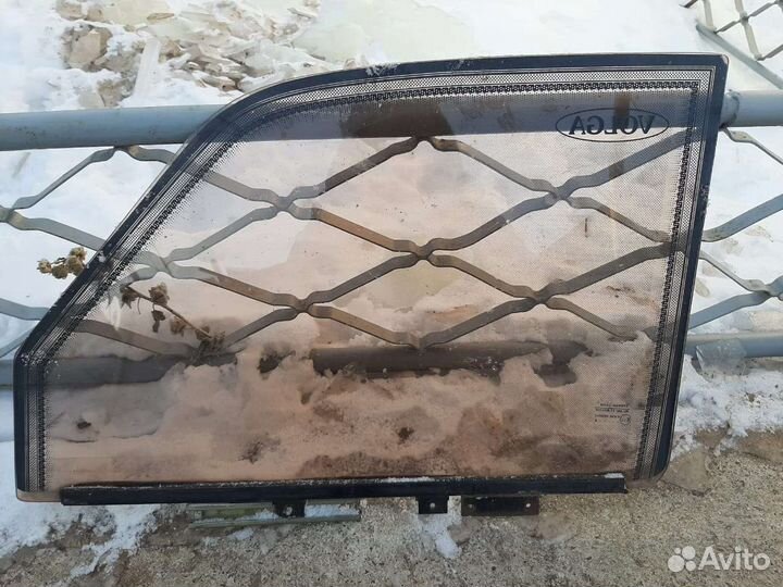 Стёкла боковые на газ 31105