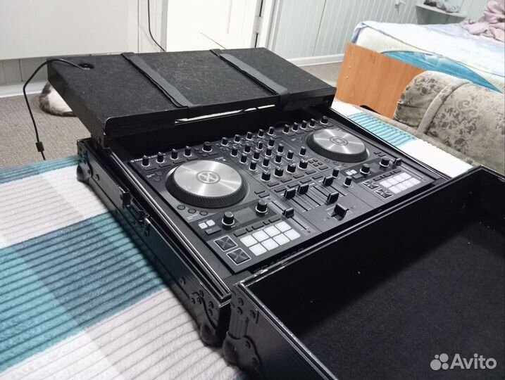 Dj контролер Traktor kontrol s4 mk3
