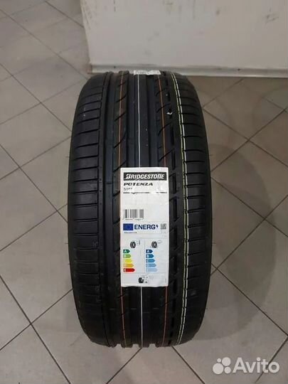 Bridgestone Potenza S001 285/35 R18 97Y