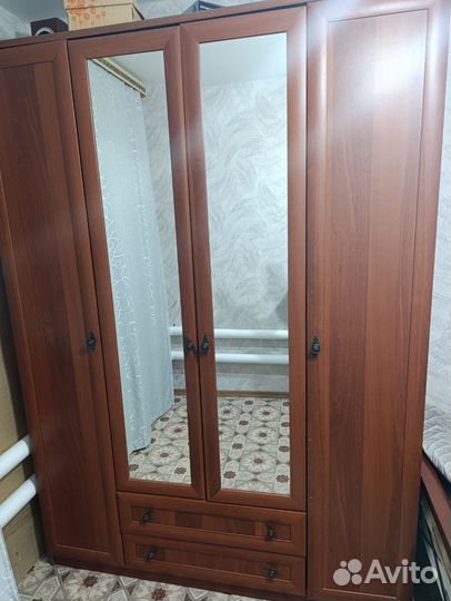 Продам 4-х створчатый шкаф