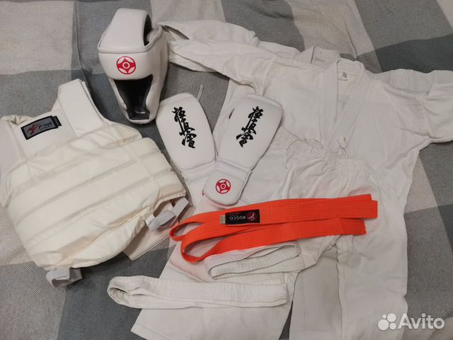 Кимоно,шлем, щитки для ног: каратэ киокушинкай