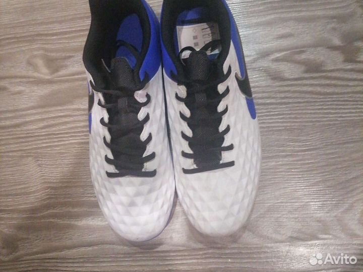 Футбольные бутсы Nike