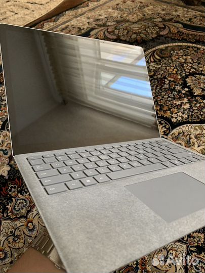 Microsoft Surface laptop 2 i7