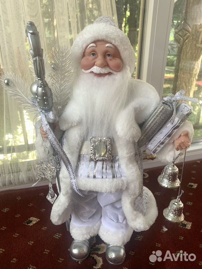 Санта Клаус Дед Мороз под елку