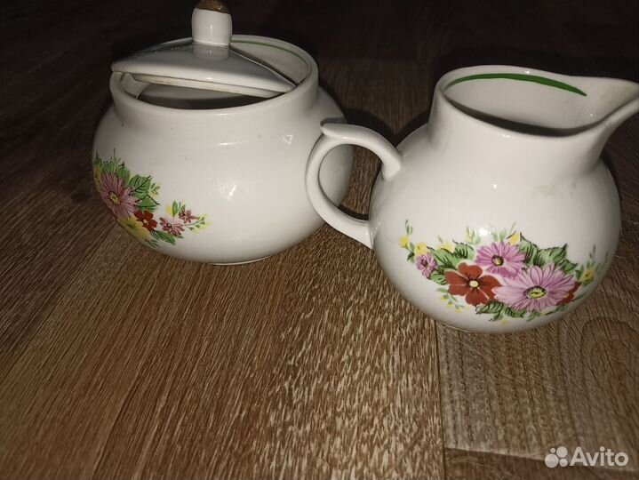 Набор чашка с блюдцами и сахарницей