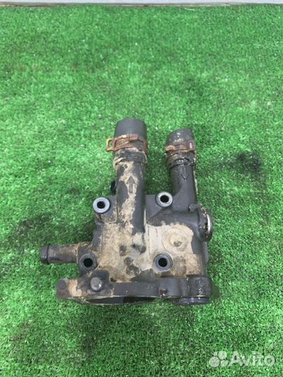 Корпус термостата Opel Astra седан 1.8 Z18XER 2008