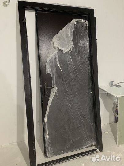 Продам входную дверь от застройщика