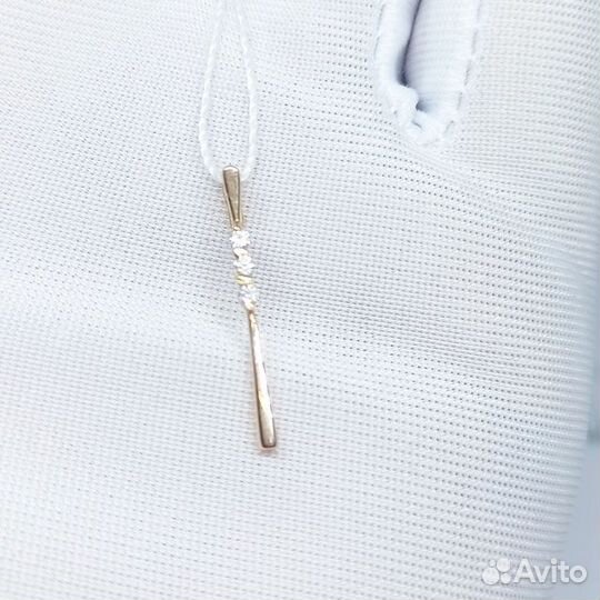 Золотая подвеска с камнем