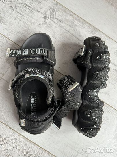 Модные босоножки для девочки