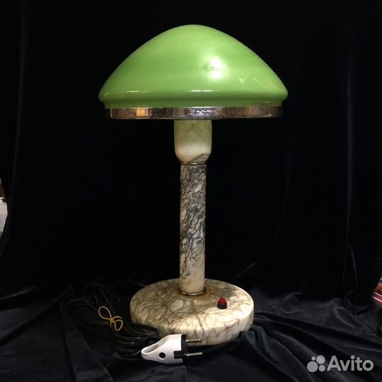 Настольная лампа. Зеленое стекло