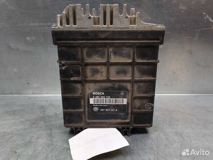 Блок управления двигателем Volkswagen Passat B3