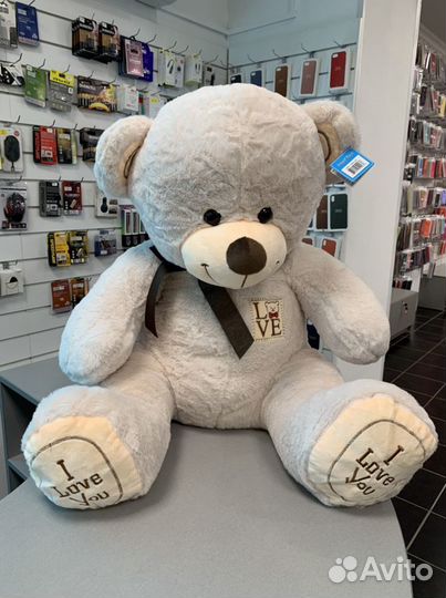 Большой плюшевый медведь