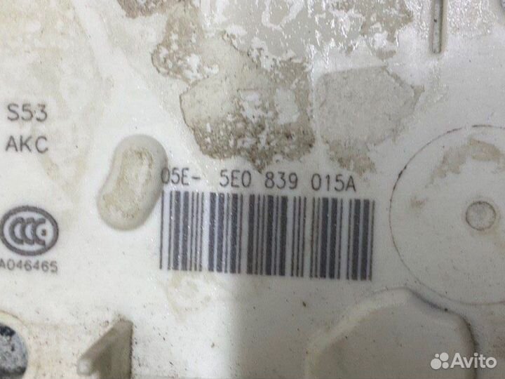 Замок двери задний левый Skoda Octavia A7