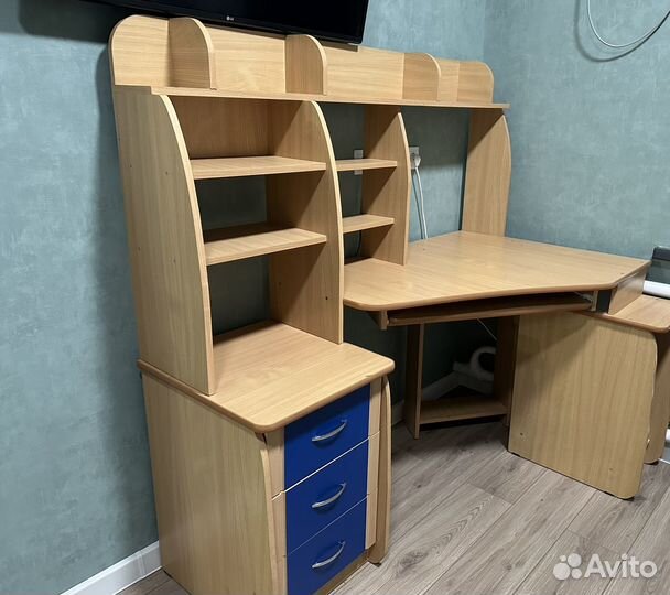 Компьютерный угловой стол