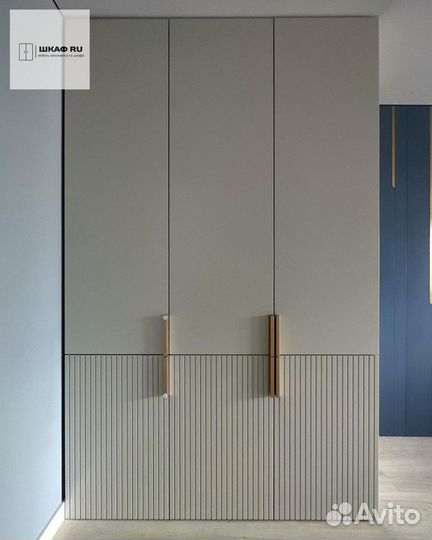 Шкаф-купе с зеркалом