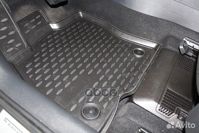 Комплект резиновых автомобильных ковриков 3D в