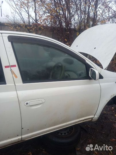 Дверь передняя правая Toyota Vitz