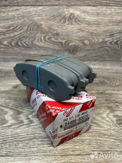 Колодки тормозные задние Toyota, 04466-60070