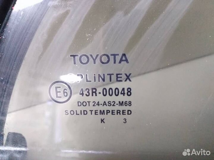Стекло двери задней правой форточка Toyota Avensis