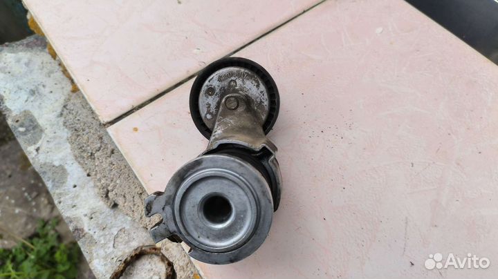 Натяжитель ремня шкода фабия 2